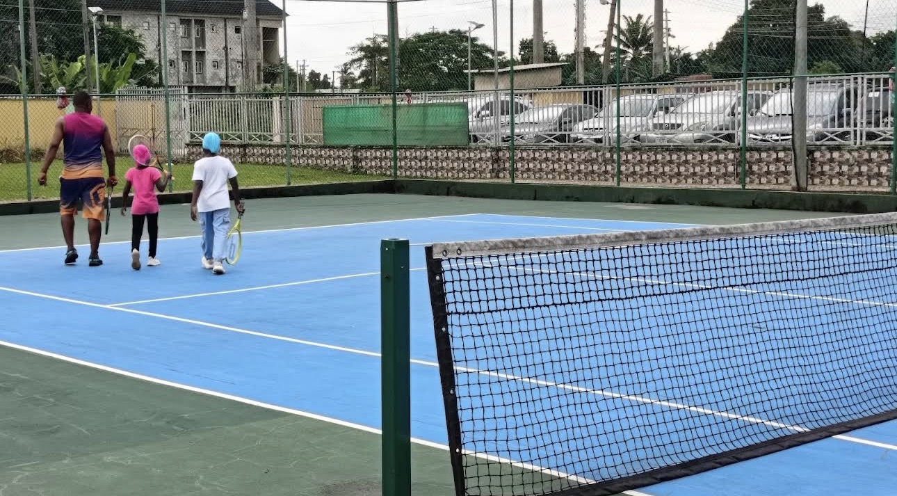 Monaliza Tennis Club seating